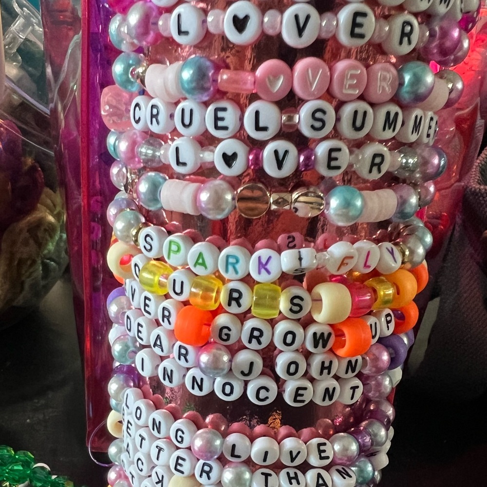 ✨🫶30 Eras Tour Friendship Bracelets Random 30 pack🫶✨